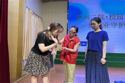 20250908教師節(jié)康華小學(xué)義診海姆立克李娟.jpg 20250908教師節(jié)康華小學(xué)義診海姆立克李娟.jpg